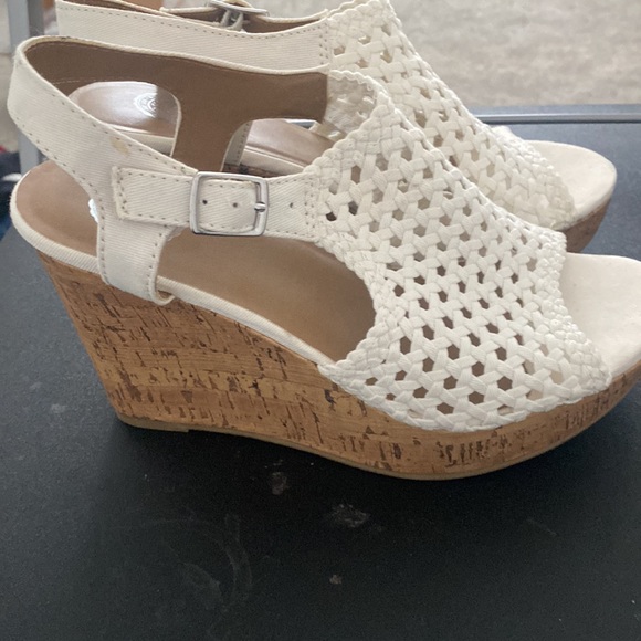 White wedges. Excellent condition. - Picture 2 of 2